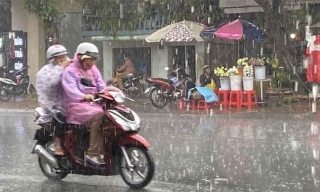 Cảnh báo mưa dông kèm lốc sét, mưa đá ở Bắc Bộ từ chiều tối 3/4